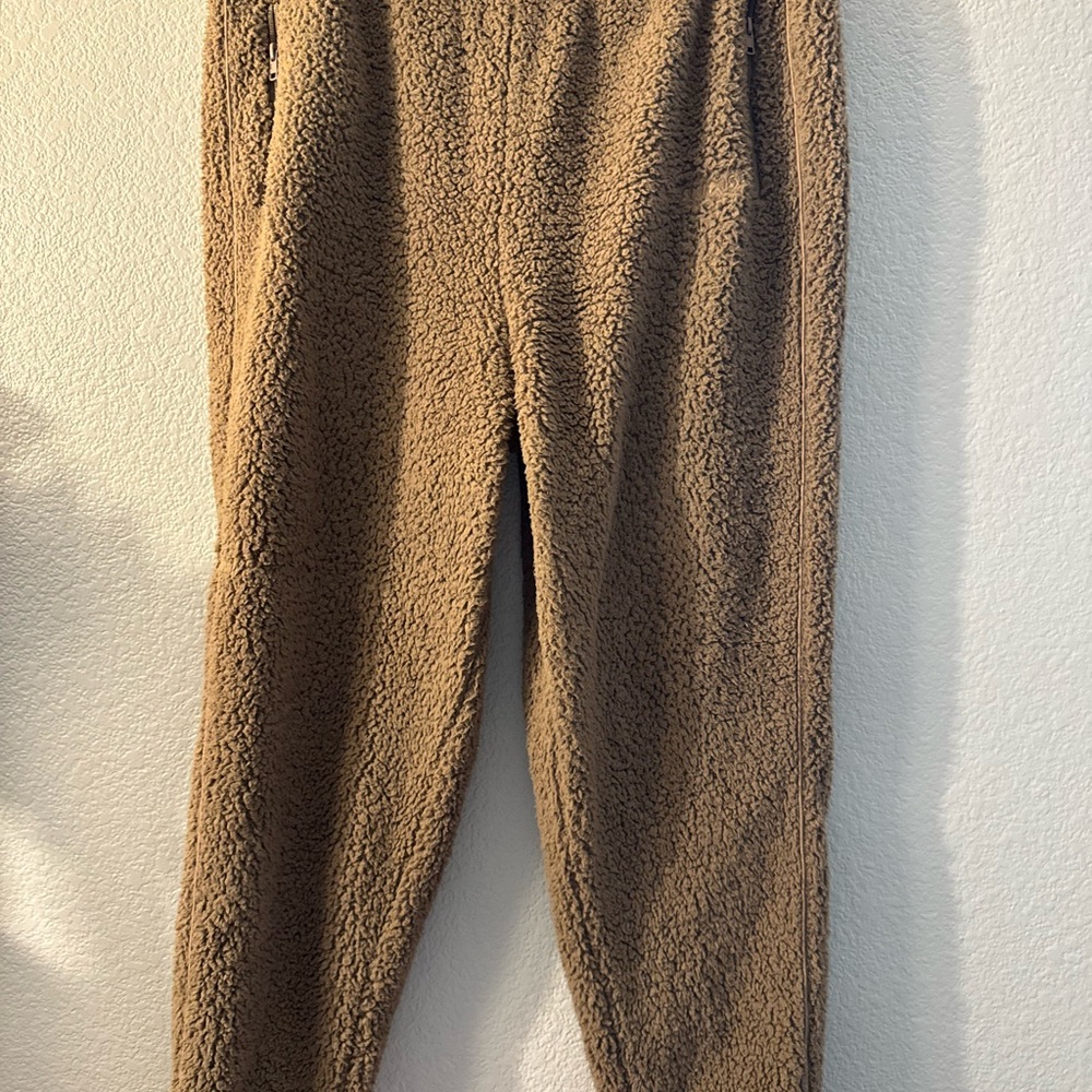 SKIMS Teddy Fleece sold out Joggers in Tan